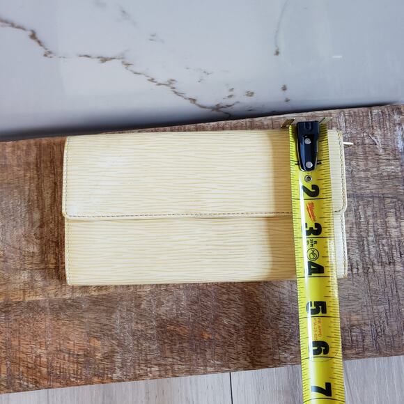 Louis Vuitton Wallet Epi Leather Butter Yellow French Flap VTG Compact Clutch LV - Picture 10 of 13